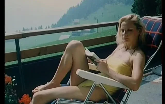 Flying Skirts (1984)