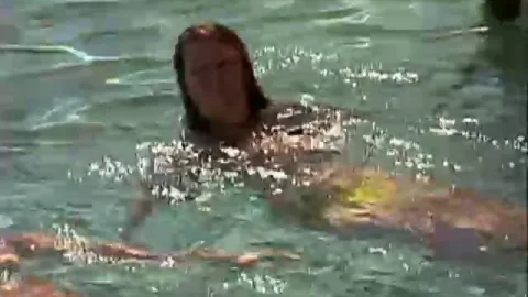 Rainwoman 16 (2001)
